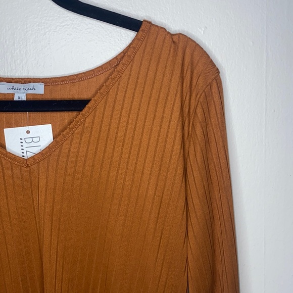 Tops - 🌵NWT Burn Orange long sleeve ribbed fun designed top!
